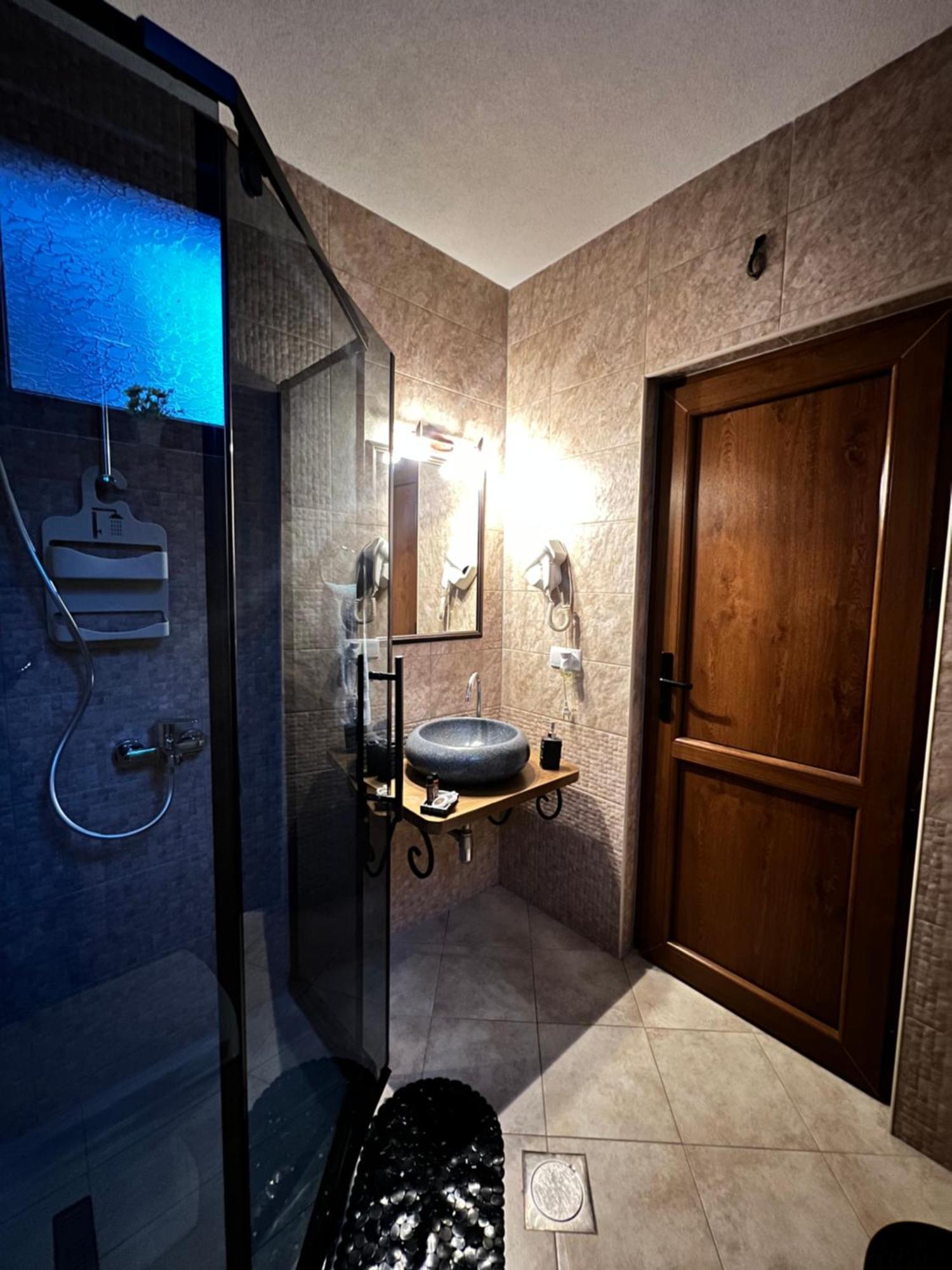 Hotel Fjorr Prizren Exteriör bild